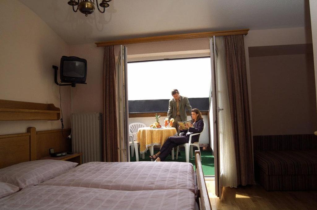 Hotel Gasthof Brueggler Radstadt Phòng bức ảnh